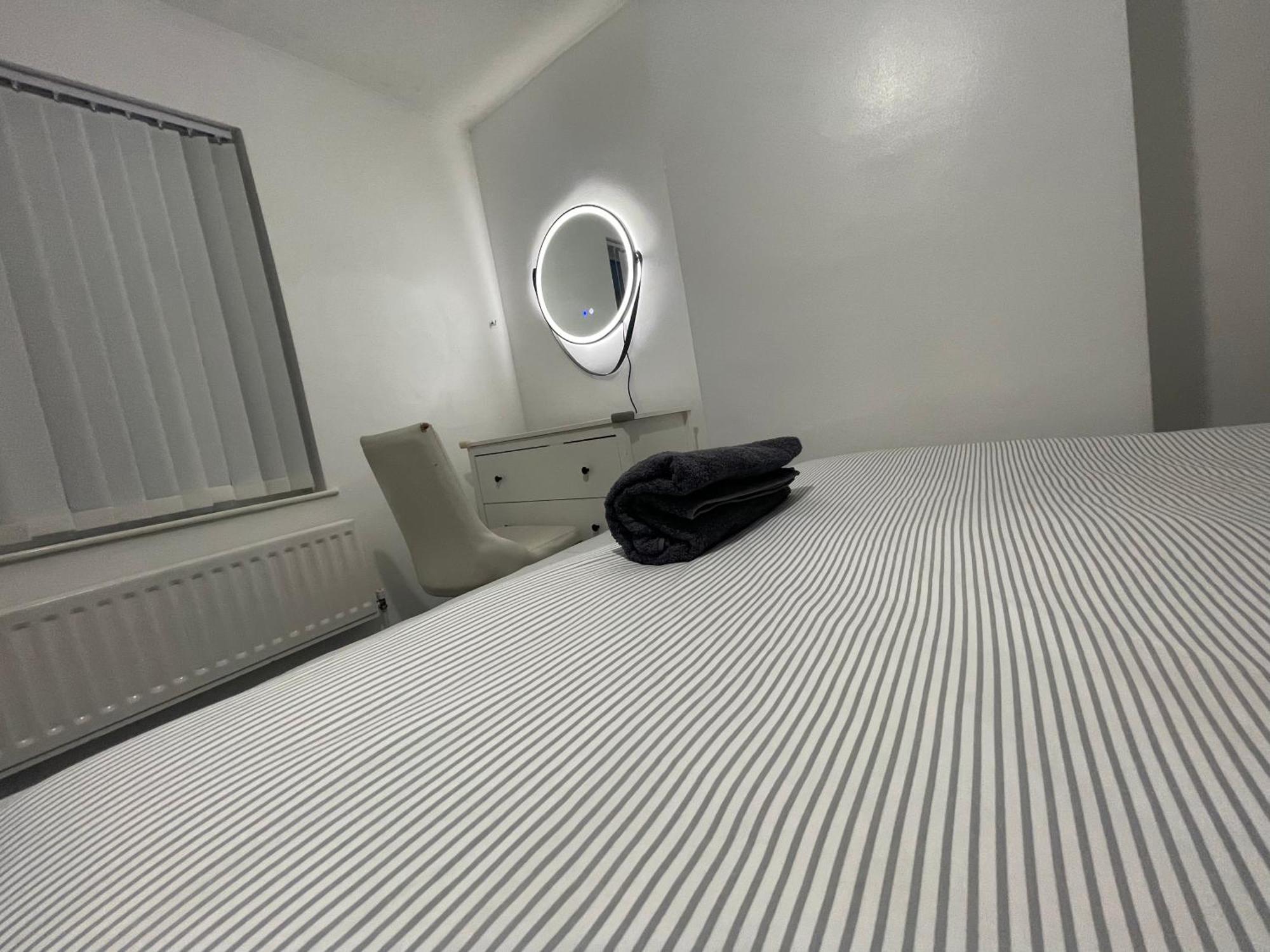 New! 4 Bedroom London House With Garden And Lawn 외부 사진